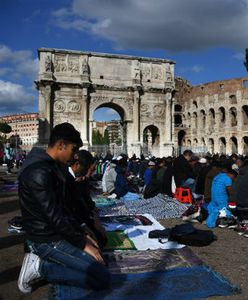 Protest muzułmanów w Rzymie: modlili się przed Koloseum
