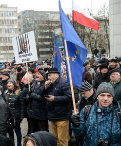 Kolejna manifestacja KOD i opozycji przed Sejmem