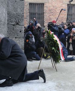 72. rocznica wyzwolenia Auschwitz. Byli więźniowie złożyli kwiaty pod Ścianą Straceń