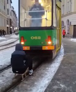 Policja ustaliła tożsamość mężczyzny, który zorganizował sobie kulig za tramwajem