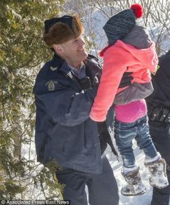 Setki ludzi ucieka przed Trumpem. Dramatyczna sytuacja na granicy z Kanadą