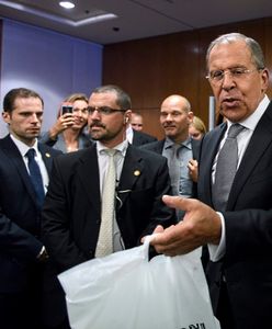 Siergiej Ławrow poczęstował dziennikarzy w Genewie pizzą i wódką