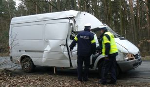 Staranował policyjną blokadę i uciekł do lasu. Policjantom z Leszna udało się go zatrzymać