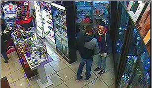 Lublin: odwrócili uwagę ekspedientki i ukradli utarg perfumerii. Policja prosi o pomoc