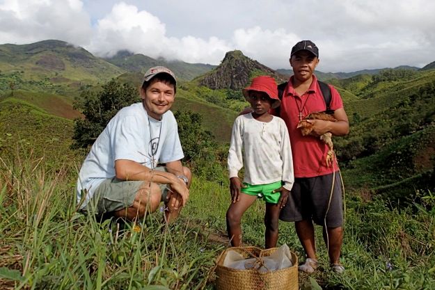 Wyślij kurę... na Madagaskar! Niezwykła akcja księdza z Poznania