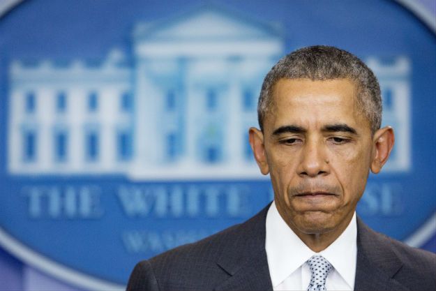 Barack Obama wygłaszający oświadczenie po atakach w Paryżu