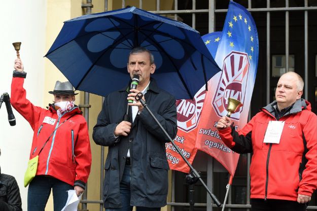 Protest ZNP wchodzi w nową fazę. Jakie są cele i dlaczego nauczyciele protestują?