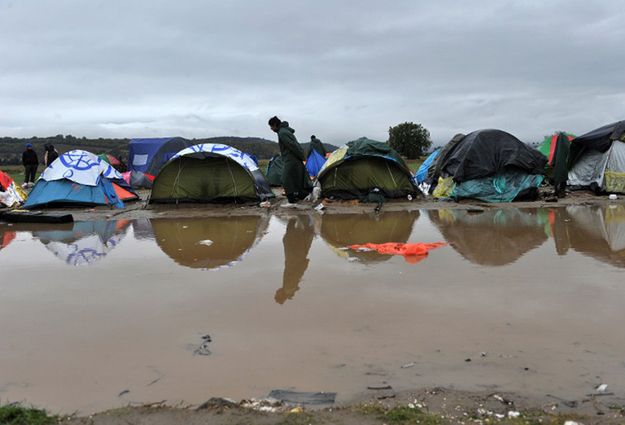 Młody Pakistańczyk ofiarą gwałtu zbiorowego w obozie na Lesbos