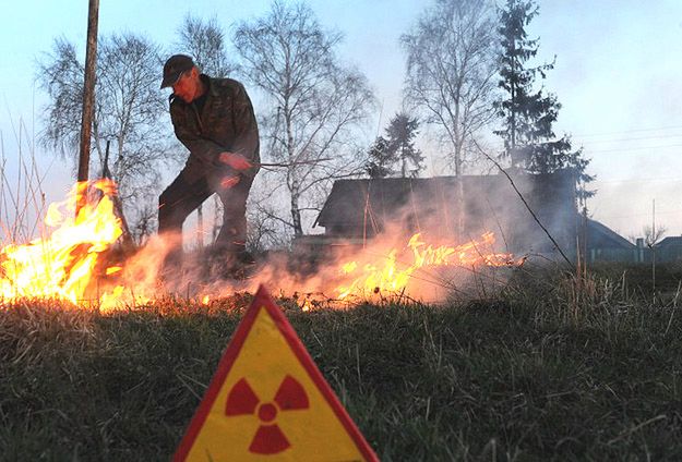 Pożar w strefie elektrowni w Czarnobylu. Władze: nie ma zagrożenia