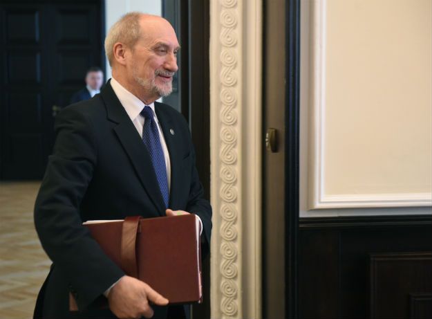 Antoni Macierewicz powoła komisję, która wznowi badanie katastrofy smoleńskiej. W czwartek poznamy pełny skład, wiadomo już, kto będzie przewodniczącym