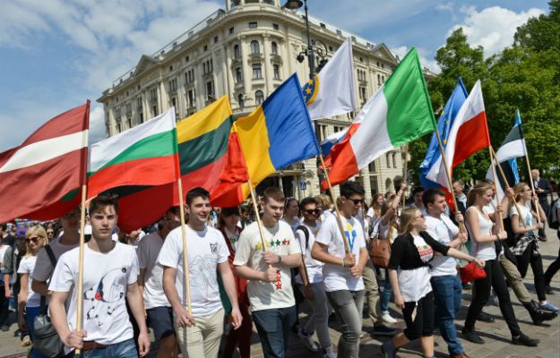 Ulicami Warszawy przeszła Parada Schumana