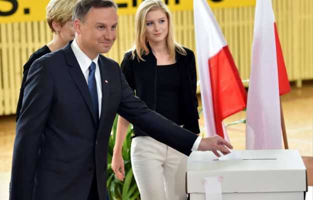 Senatorowie PO przesądzą o referendum prezydenta. Wiemy, jak zagłosują