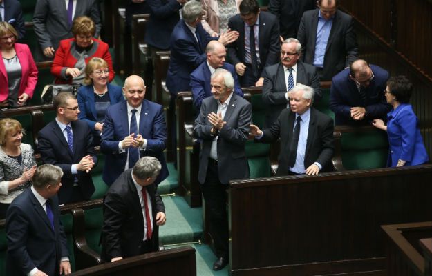 Politycy PiS po uchwaleniu przez Sejm nowelizacji ustawy o mediach publicznych