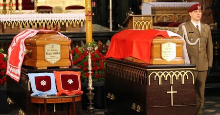 Zapadły decyzje ws. ekshumacji. "Rozpoczęcie od Lecha Kaczyńskiego to sygnał, że wszyscy są równi wobec procedur"