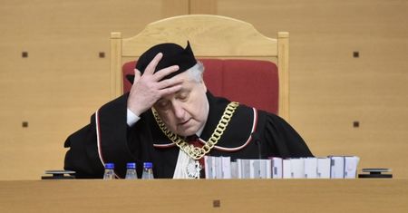 TK bez pieniędzy z rezerwy budżetowej. Jerzy Stępień: za to jest odpowiedzialność karna