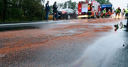 Łaziska: wypadek na Lubelczyźnie. Ciężarówka uderzyła w busa
