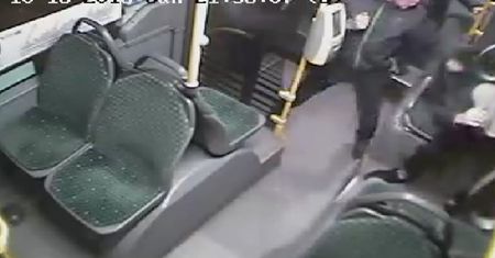 Lublin: brutalny napad na nastolatka w autobusie. Policja prosi o pomoc w ujęciu sprawców