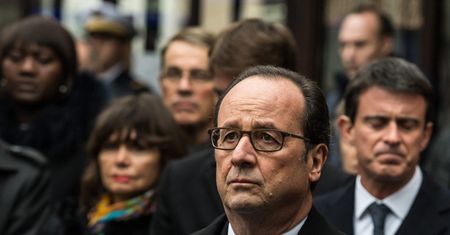 Prezydent Francji Francois Hollande oddał hołd ofiarom zamachów w Paryżu