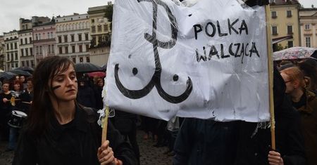 Coraz więcej kobiet opowiada o swoich aborcjach. Psycholog społeczny: takie historie zachęcają do zabiegu