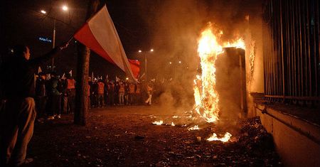 Prokuratura podjęła ponowne śledztwo ws. podpalenia budki przy ambasadzie Rosji podczas Marszu Niepodległości w 2013 r.