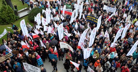 W 17 miastach protestowano przeciw reformie oświaty