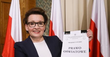 Reforma edukacji. Wydawcy podręczników ostrzegają minister Annę Zalewską