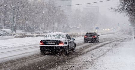 Uwaga! Ślisko na drogach. Autostrada A2 w województwie łódzkim zablokowana