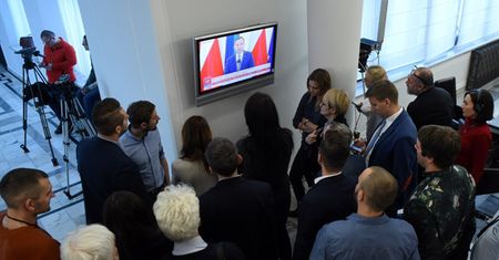Związki podzielone, protestujący rodzice rozczarowani - prezydent podpisał reformę edukacji