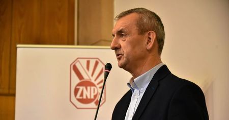 Rozmowy o referendum ws. reformy edukacji. Na spotkaniu obecni politycy, fundacja reaguje: granica została przekroczona