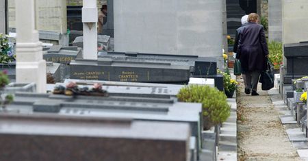 Francja: terroryści przechowywali pieniądze na paryskim cmentarzu