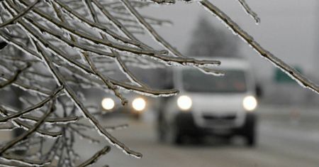IMGW wydało ostrzeżenia dla siedmiu województw. Uwaga na marznący deszcz