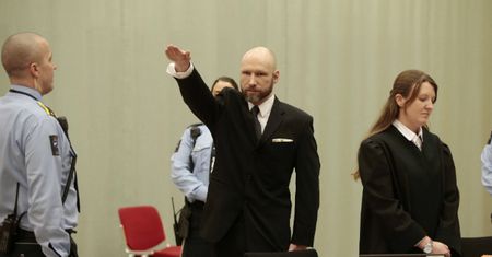 Proces Andersa Brevika. Prokurator: szerzy z więzienia swoją ideologię, buduje sieć zwolenników