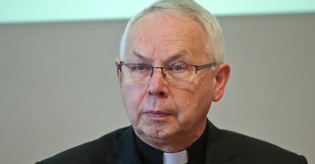 Caritas przekazał na aukcję WOŚP lampę oliwną. "Nie konkurujemy"