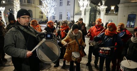 "Wściekli rodzice" narobili hałasu przed Pałacem Prezydenckim