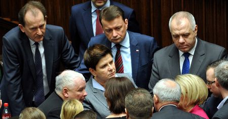Polacy chcą dwóch kadencji, ale bardziej dla posłów niż samorządowców. Sondaż