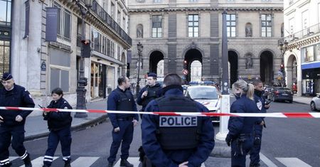 Atak przed Luwrem. Terrorysta przesyłał pieniądze do Polski dla ojca