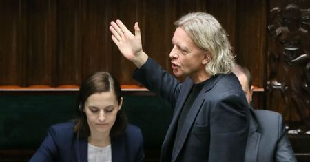 Burzliwa dyskusja w Sejmie. Krzysztof Mieszkowski zarzuca Jarosławowi Kaczyńskiemu, że spalił kukłę Lecha Wałęsy