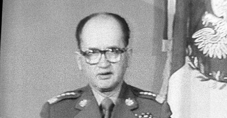 13 grudnia 1981 roku wprowadzono stan wojenny. CBOS: 41 proc. Polaków uważa, że była to słuszna decyzja