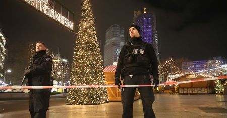 Zamach w Berlinie. Okres świąteczny szczególnie "atrakcyjny" dla terrorystów islamskich. Na tym może się nie skończyć