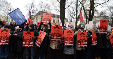 Awantura w Krakowie. Nie chcieli wpuścić Jarosława Kaczyńskiego na Wawel