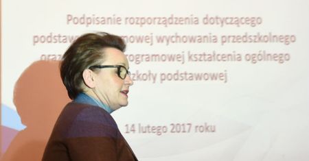 Minister edukacji Anna Zalewska podpisała rozporządzenie o nowej podstawie programowej dla szkół podstawowych