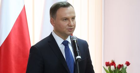 Notowania Dudy i Szydło lecą na łeb na szyję. Najnowszy sondaż