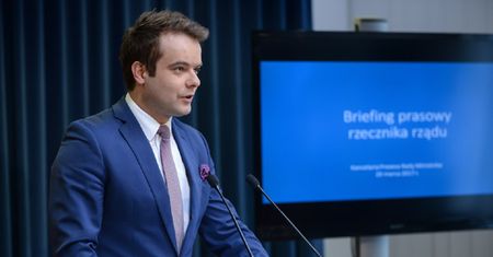 Rafał Bochenek: decyzja Tuska uniemożliwiła pełne postępowanie ws. katastrofy