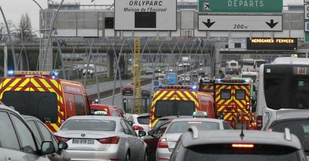 Strzały na lotnisku Orly w Paryżu. Napastnik krzyczał: "Jestem tu, by zginąć za Allaha"