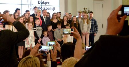 Para prezydencka wręczyła stypendia dzieciom rannych i poległych funkcjonariuszy