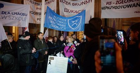 Rodzice protestują i nie posyłają dzieci do szkoły. "Akcja będzie trwać do skutku"