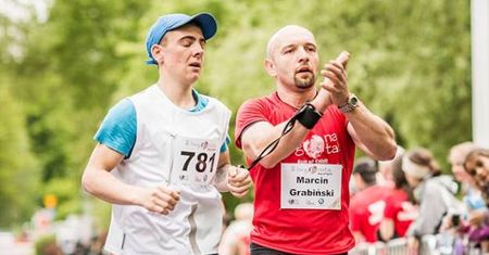 Niewidomy biegacz pobiegnie z Berlina do Poznania
