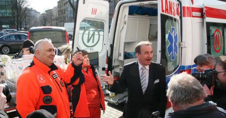 Nowoczesna karetka dla najmłodszych w krakowskim pogotowiu