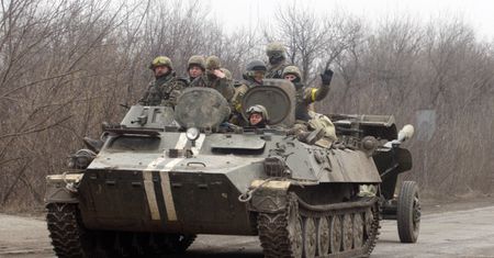 Petro Poroszenko: Ukraina wycofała ciężki sprzęt