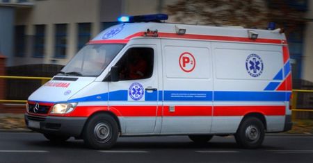 Wypadek w Małopolsce. Mężczyzna spadł z balkonu na głowę, w ciężkim stanie trafił do szpitala